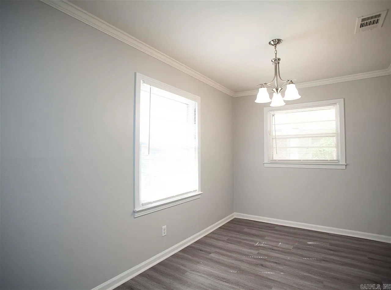 3 bed, 1.0 bath, 1104 sqft, $1,075 — Photo 3