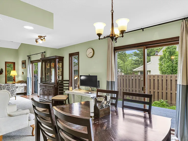 1 Lyndhurst Village Ct — Photo 6
