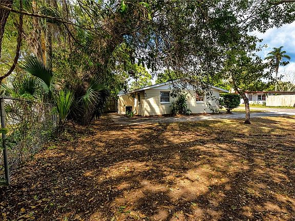 5th image of 4620 Sunnydale Ln N