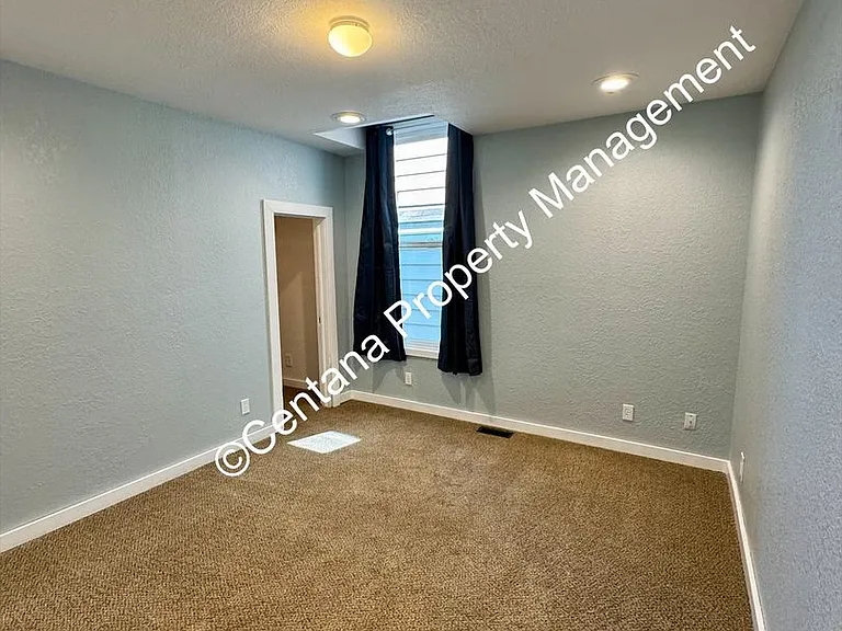 917 W Woolman St — Photo 13