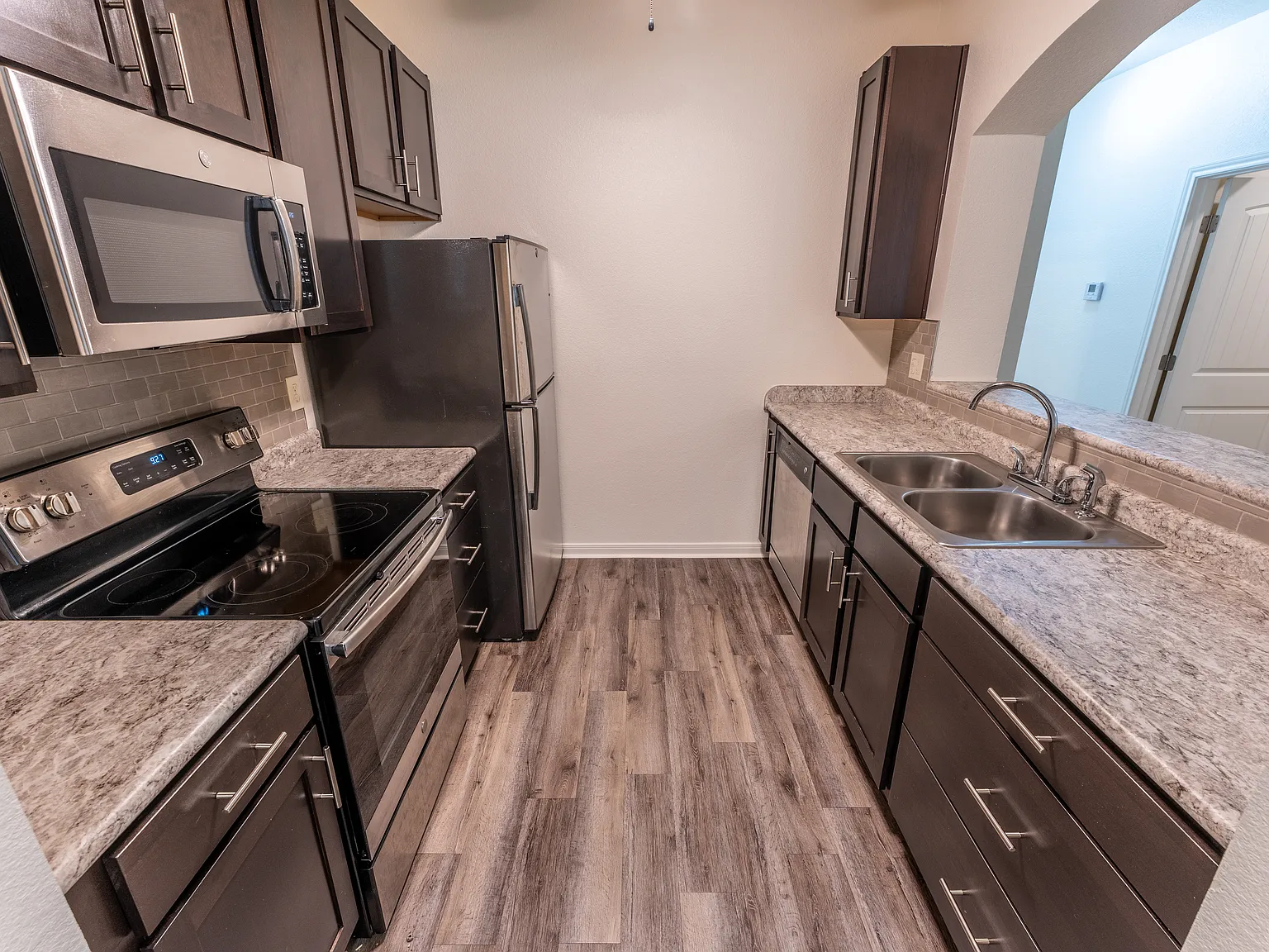 2 bed, 1030 sqft, $1,595 — Photo 1