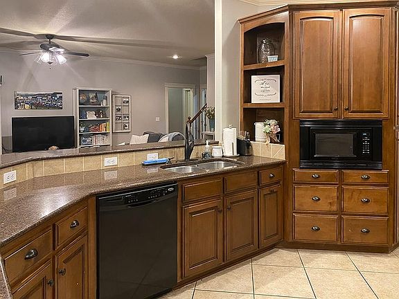 3rd image of 2809 Courtney Cir