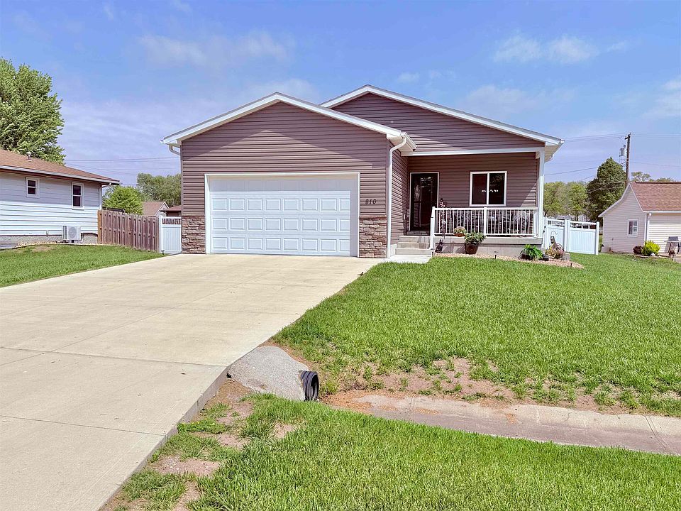 1st image of 810 9th St