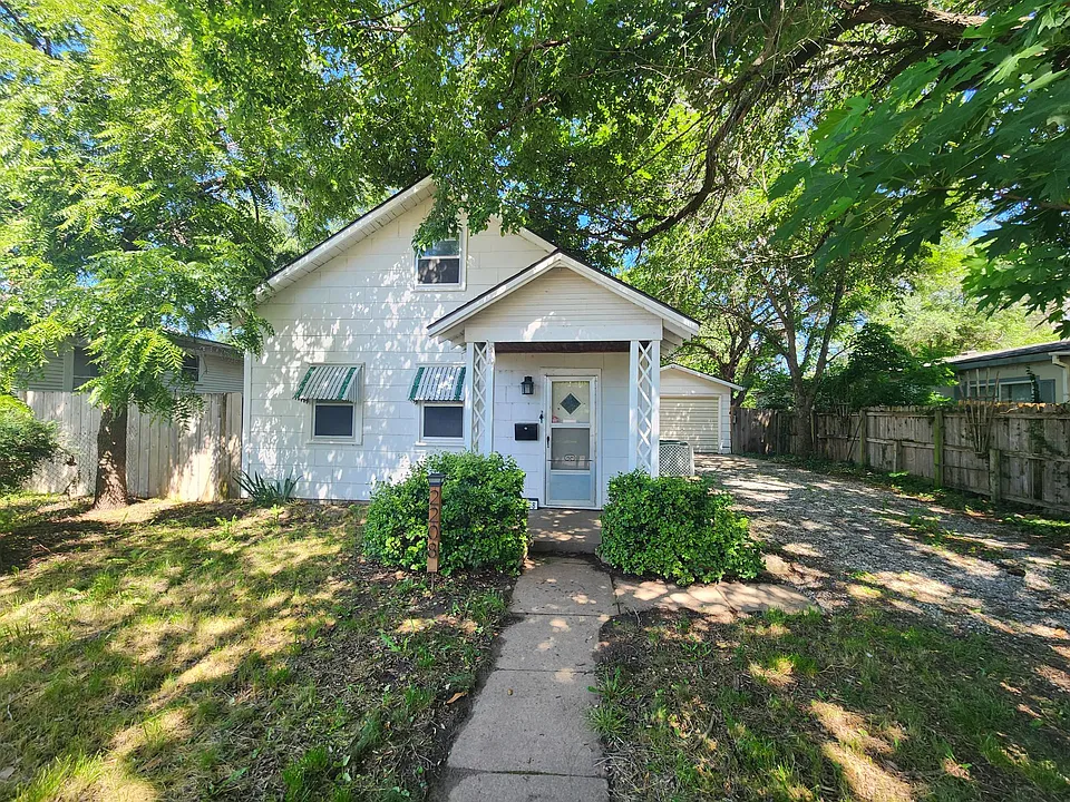 2208 S Emporia Ave