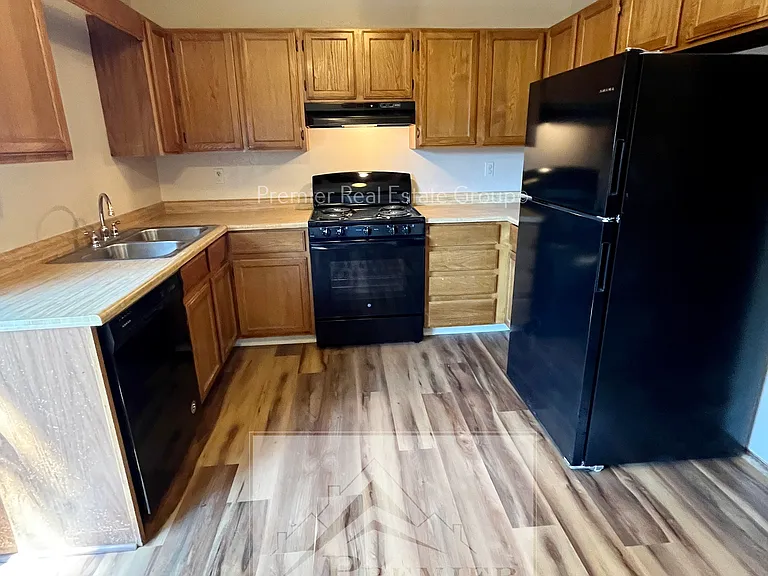 2158 Baltimore Cir — Photo 5