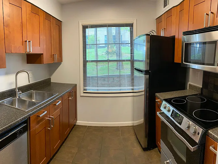 1020 Pennsbury Blvd — Photo 3
