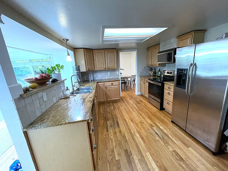 10814 NE 19th Pl — Photo 3