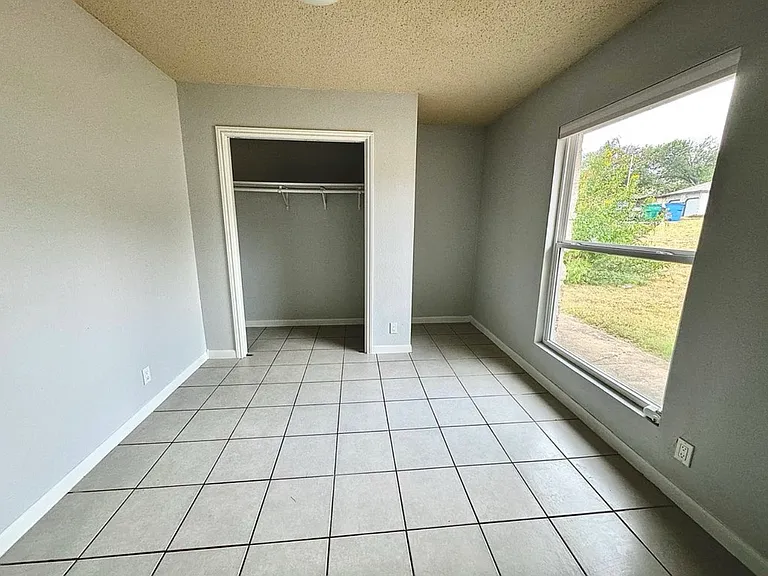 2001 Margalene Way #B — Photo 8