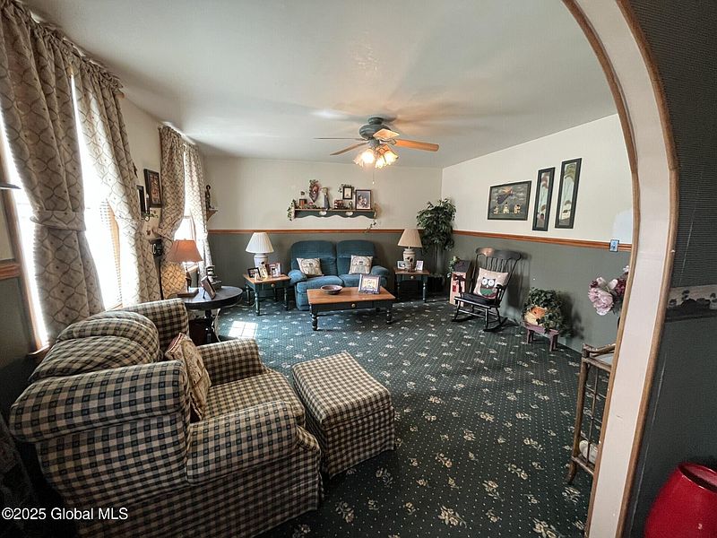 4th image of 433 1st Avenue