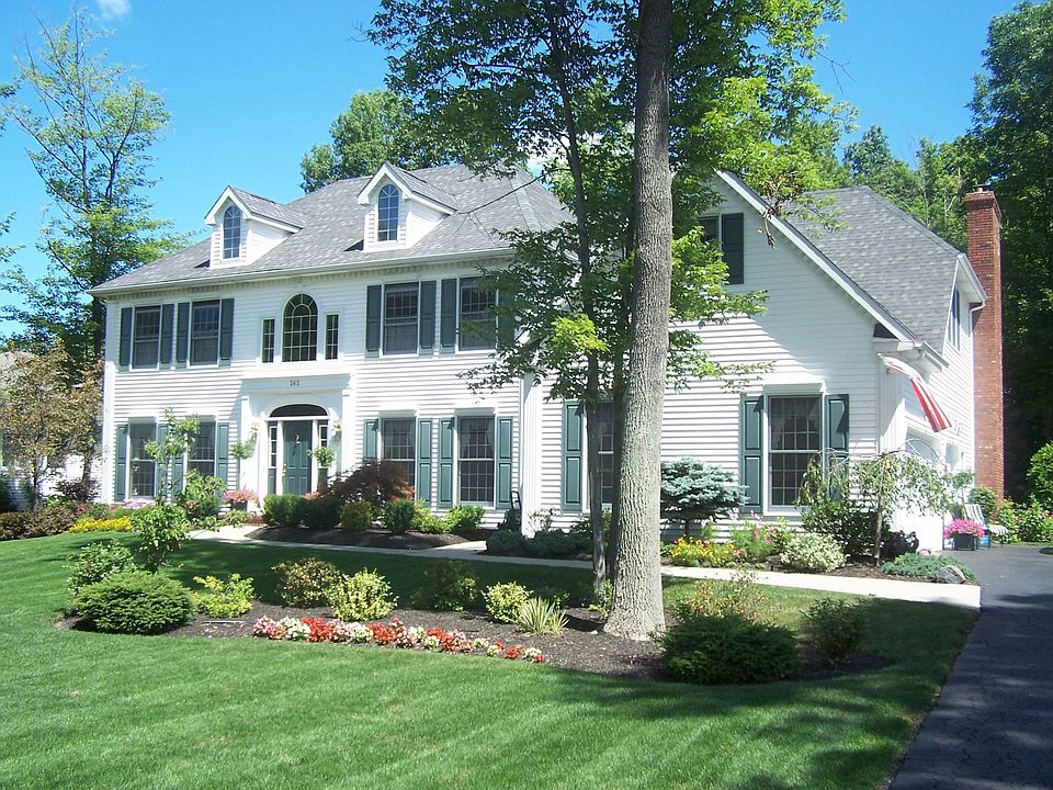 1st image of 262 Deerwood Ln