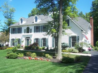 262 Deerwood Ln, Grand Island, NY 14072