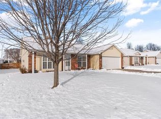 808 Coventry Ln, Raymore, MO 64083