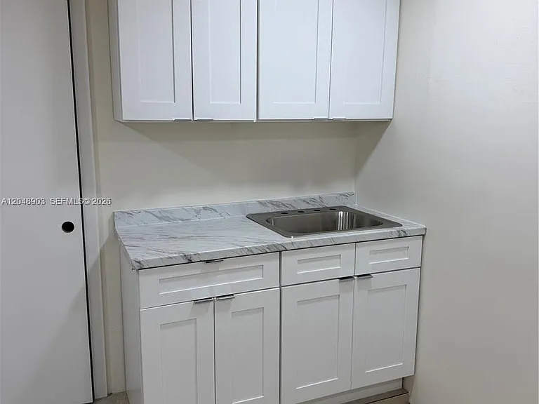 725 SW 1st Ave #1 — Photo 7