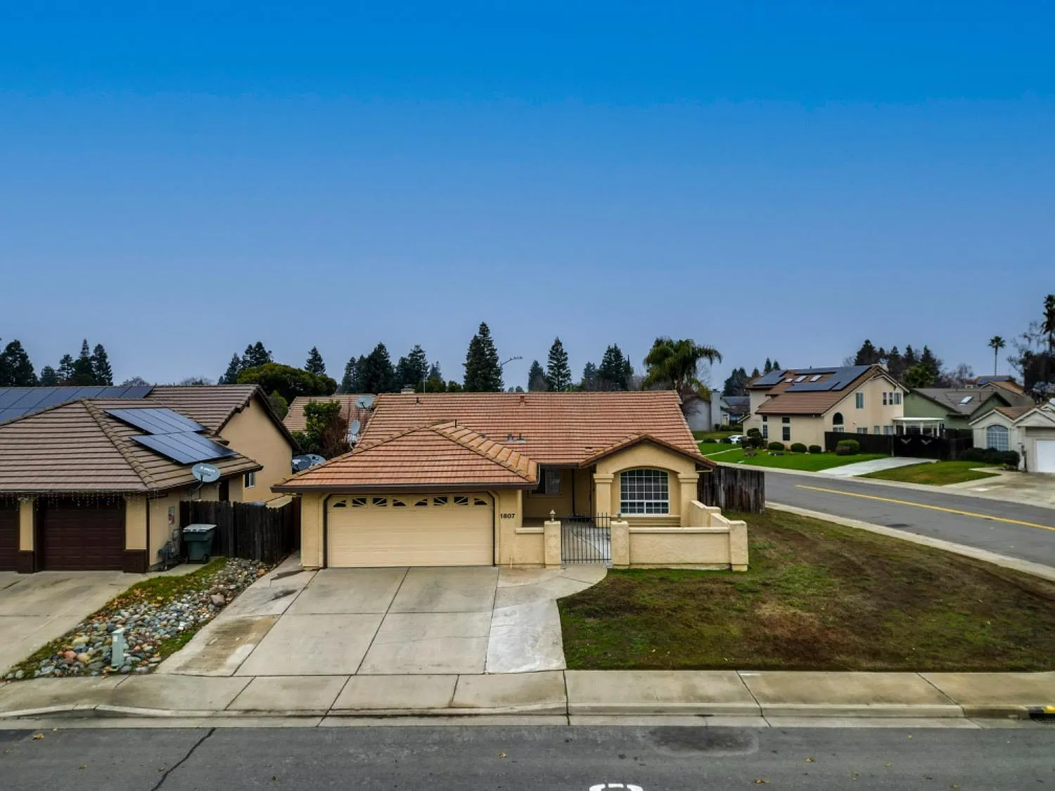 1807 Pebble Beach Dr photo 1