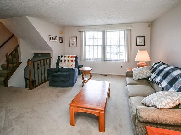5th image of 76 Jordache Ln