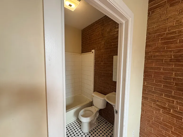 213 E King St #5 — Photo 8