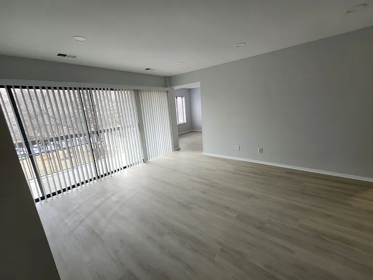 11319 Commonwealth Dr #102 — Photo 7