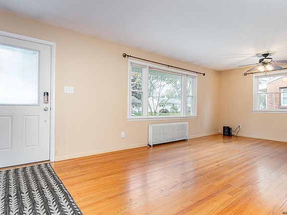 3rd image of 74 Lawnridge Ave