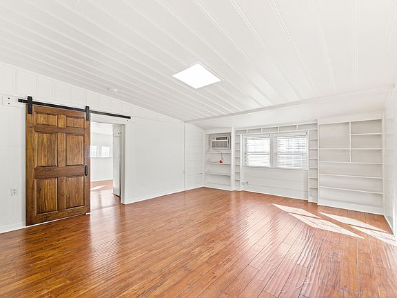 4th image of 2123 Crescent Ave #1/2