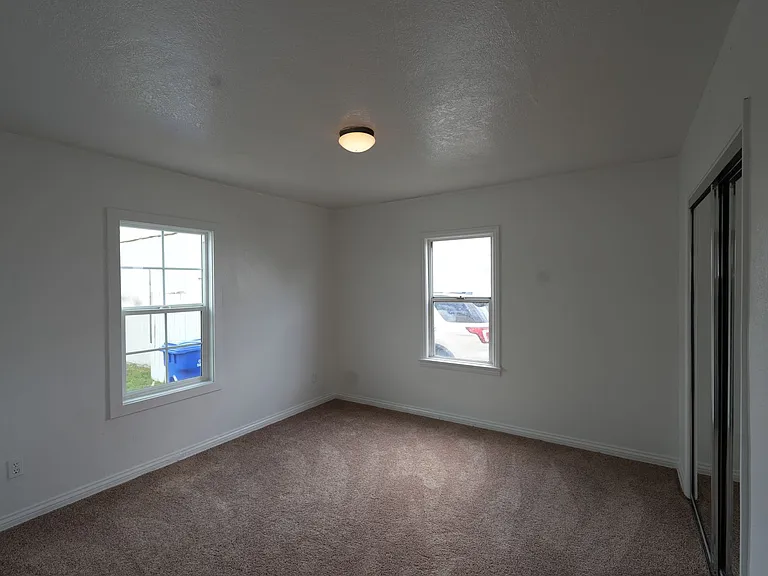 8019 8049 1/2 Alameda St — Photo 15