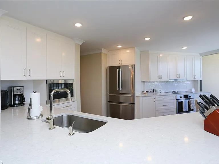 4041 Gulf Shore Blvd N #305 — Photo 9