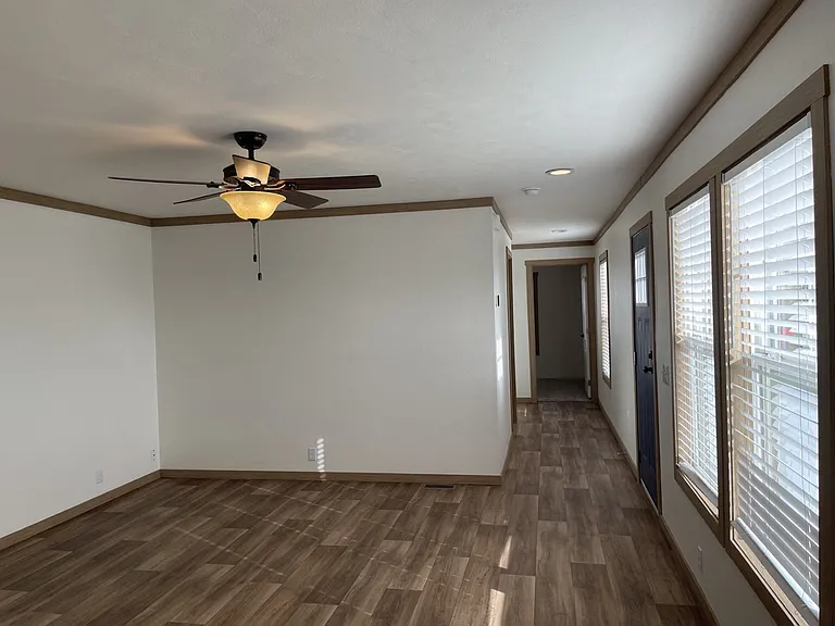 Mission Estates — Photo 17
