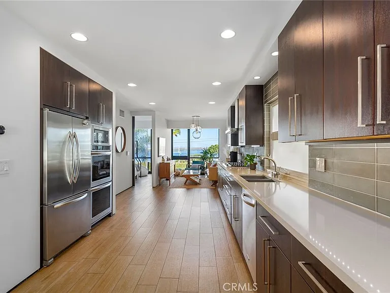 73B Surfside Ave — Photo 16