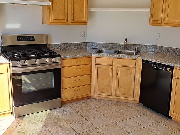 KITCHEN WITH SAMSUNG NATURAL GAS RANGE AND OVEN, STAINLESS STEEL SINK WITH STAINLESS STEEL FAUCET AND PULLDOWN SPRAYER. AND BOSCH DISHWASHER. PORCELAIN TILE FLOOR WITH TRAVERTINE DESIGN, EASY TO CLEAN. NEW REFRIGERATOR WITH CE MAKER.