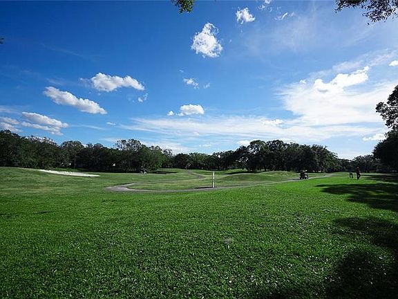 2nd image of 913 W Country Club Dr