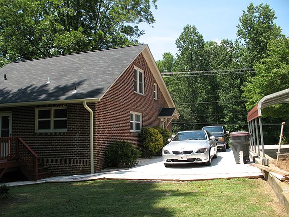 4th image of 1351 Wentworth St