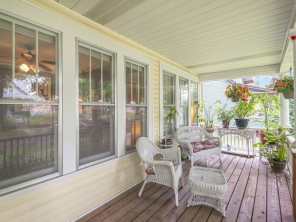 3rd image of 677 Ivy Ave E