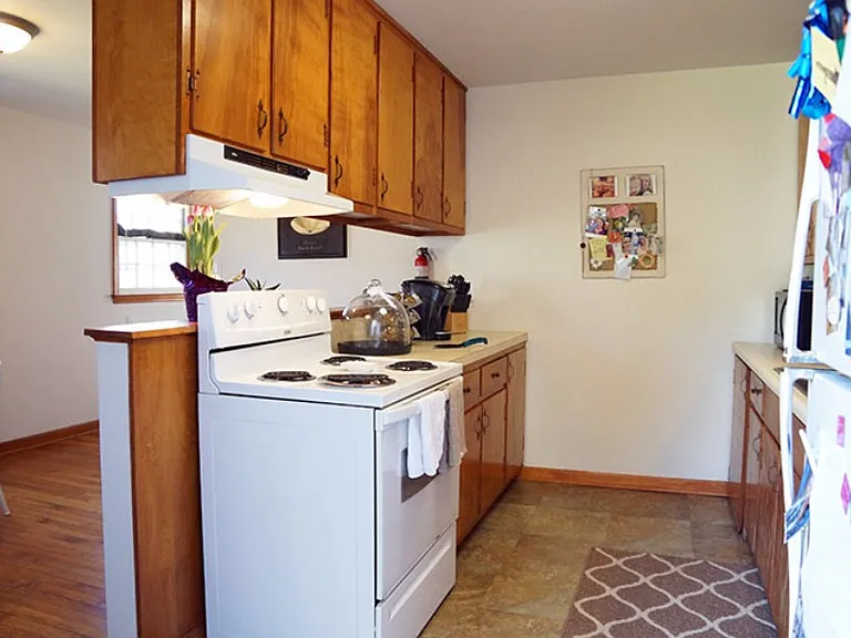 103 Burton Ct — Photo 5