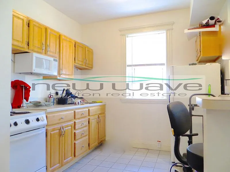 104 Queensberry St #16