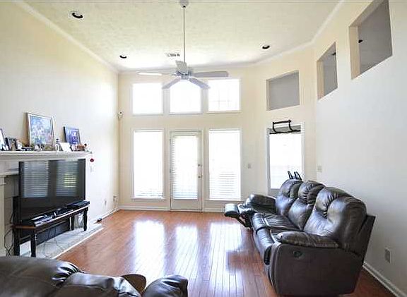 2nd image of 2819 Fair Oaks Dr