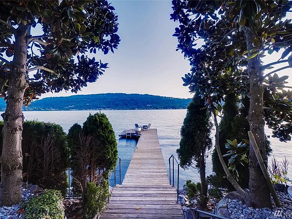 5th image of 4035 E Lake Sammamish Shore Ln SE