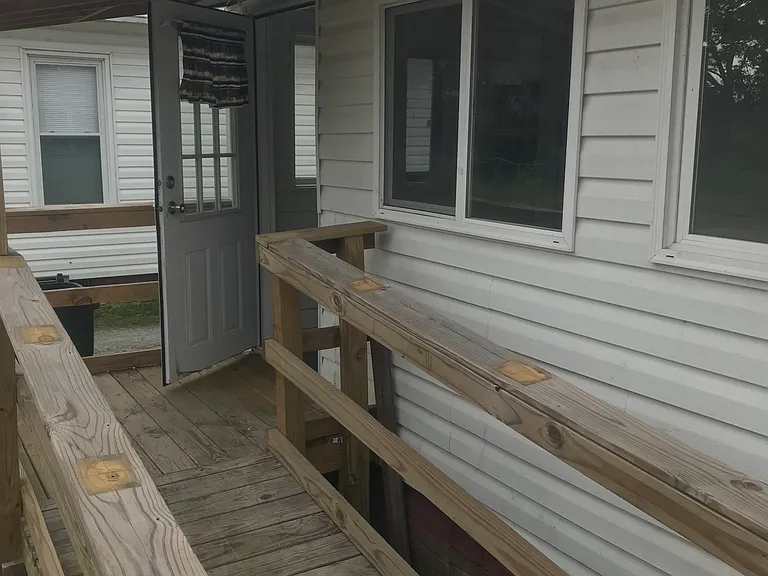 1106 N George St — Photo 2