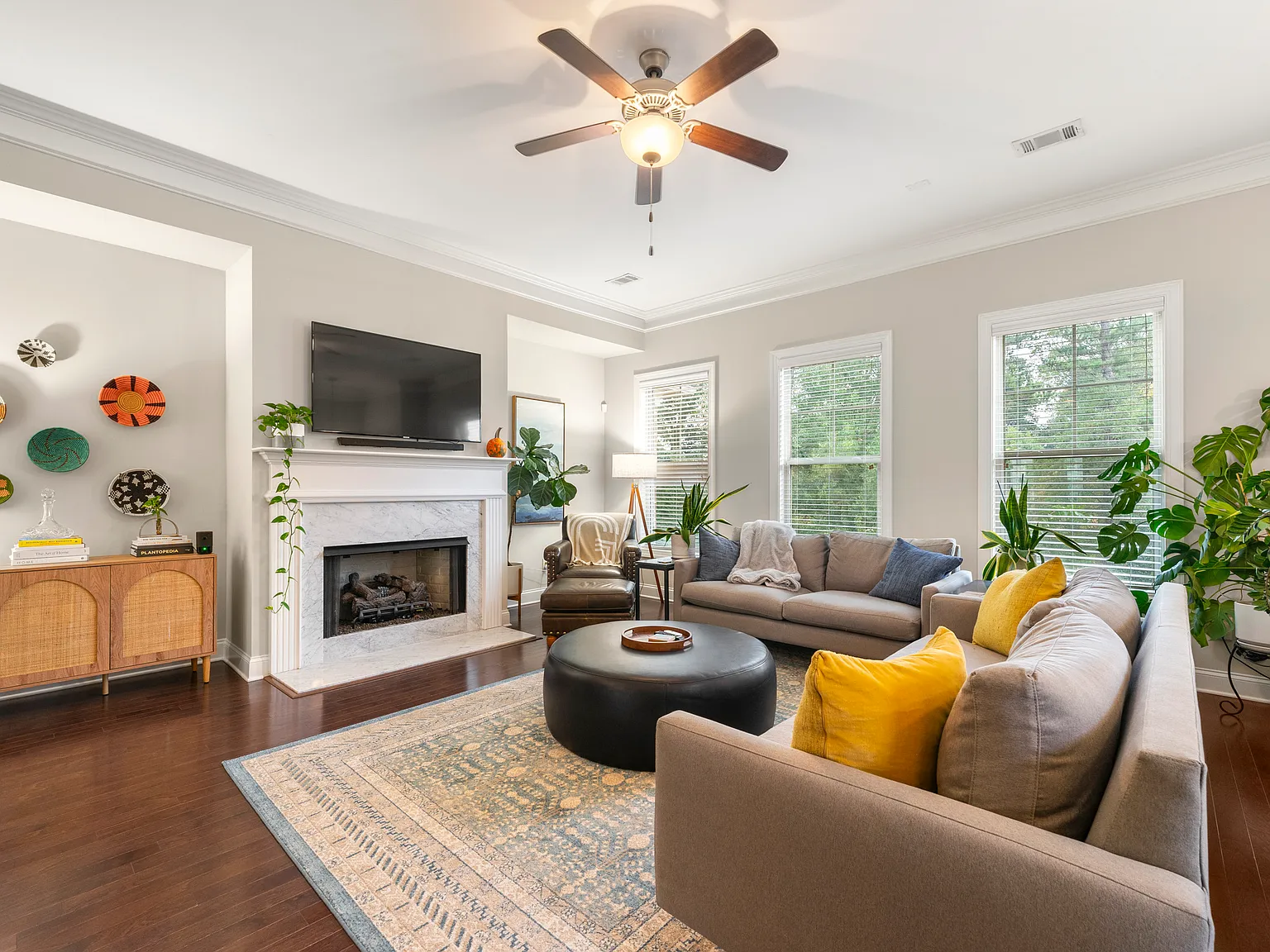 4 bed, 3.5 bath, 2615 sqft, $3,750 — Photo 2