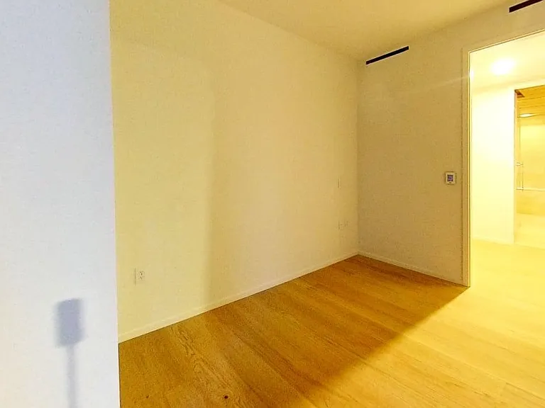 1568 Alberni St #9XX — Photo 3