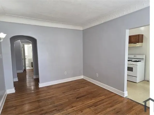 8000 Pilgrim St APT E, Detroit, MI 48238
