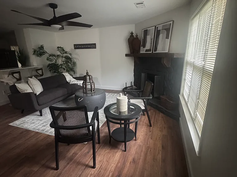 1050 Parkwest Ct — Photo 6