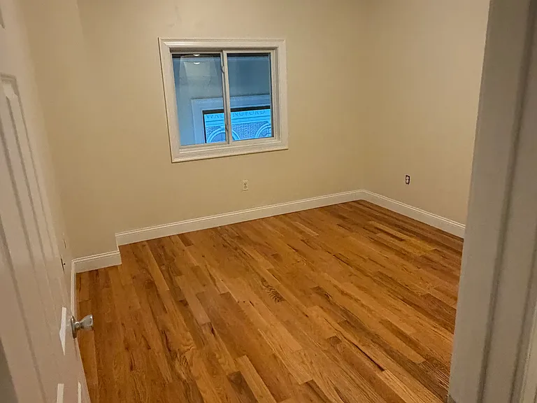 116 Center St — Photo 5