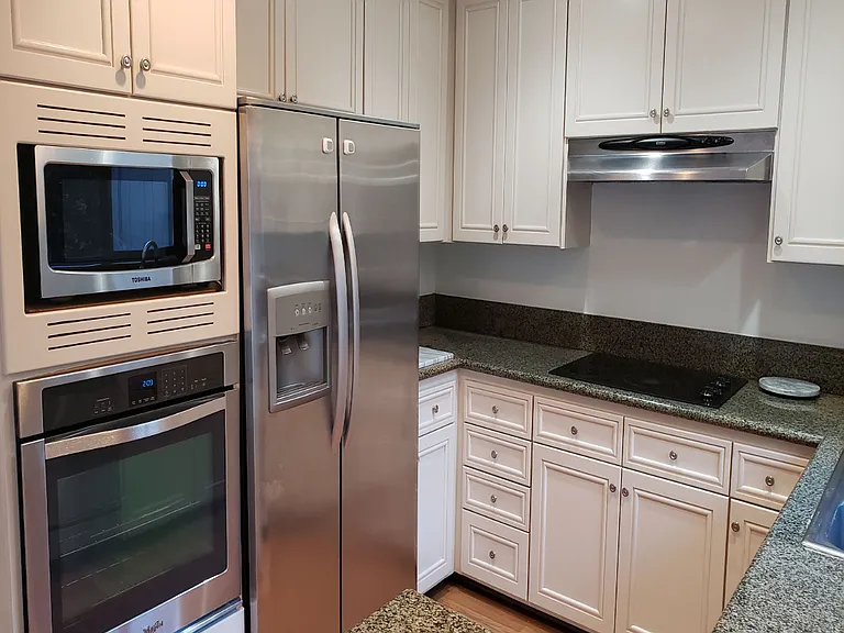 638 Wilcox Ave — Photo 1
