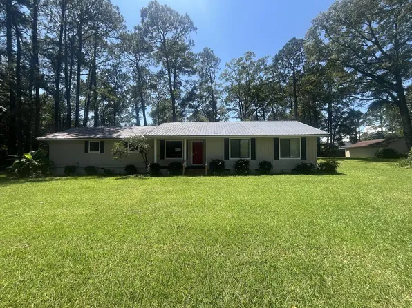 141 Wenona Way, Fitzgerald, GA 31750