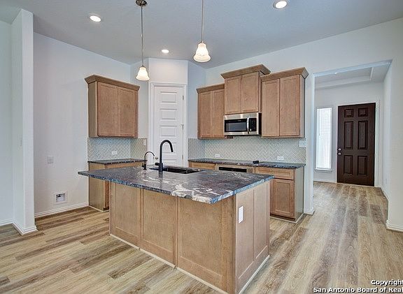 5th image of 885 Farmhouse Trail