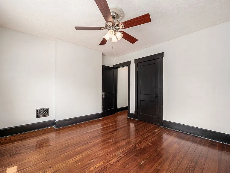 662 E Whittier St #662 — Photo 23