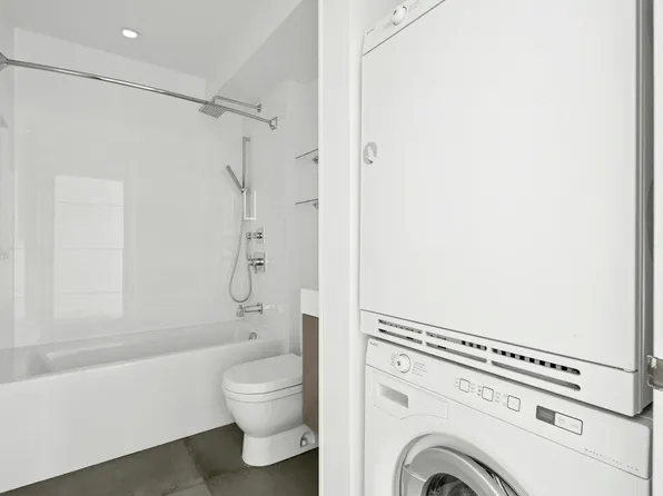 2250 Broadway image 7 of 12