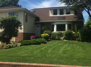 69 Neptune Ave, Woodmere, NY 11598