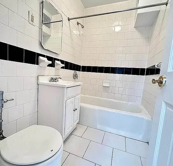 160 E 28th St #3Y — Photo 5