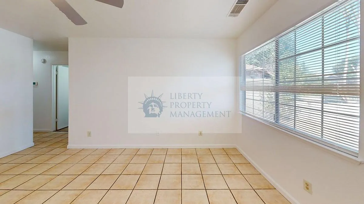 3 bed, 1060 sqft, $1,995 — Photo 2