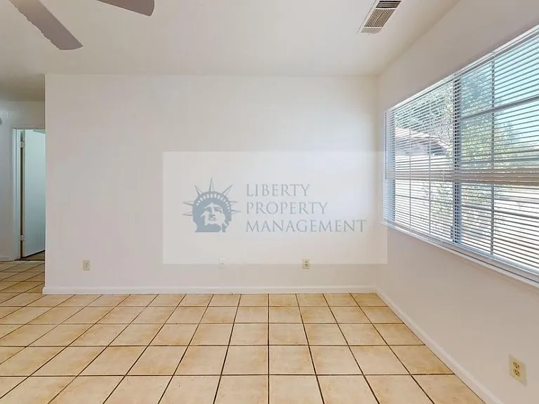 2020 Peggy Ln — Photo 2